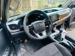 Toyota Hilux 2016 Gray