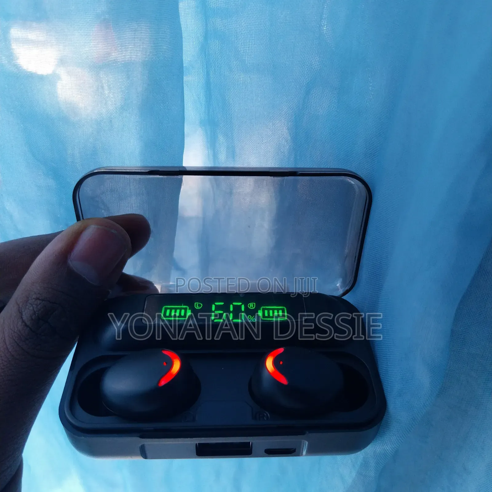 Wireless Earbuds With Power Bank