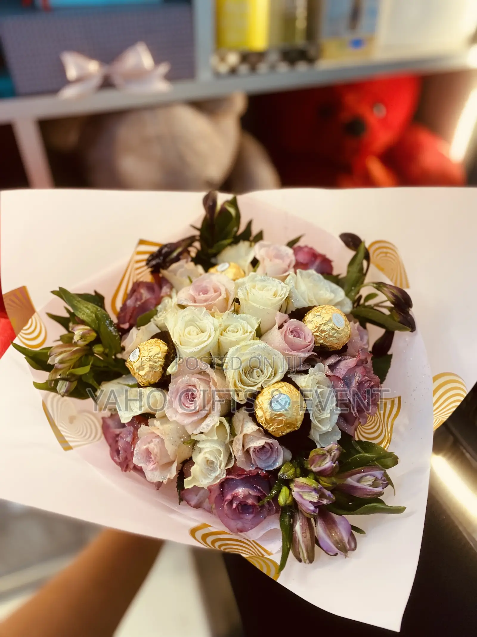 Flower Bouquet With 4psc Chocolate