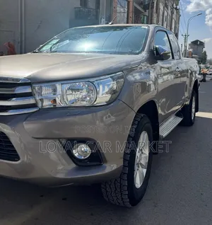 Toyota Hilux 2019 Gray