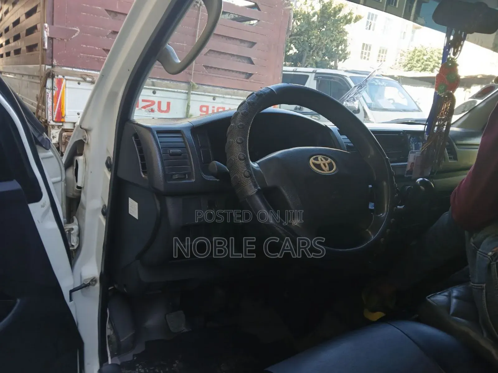 Toyota HiAce 2016 White