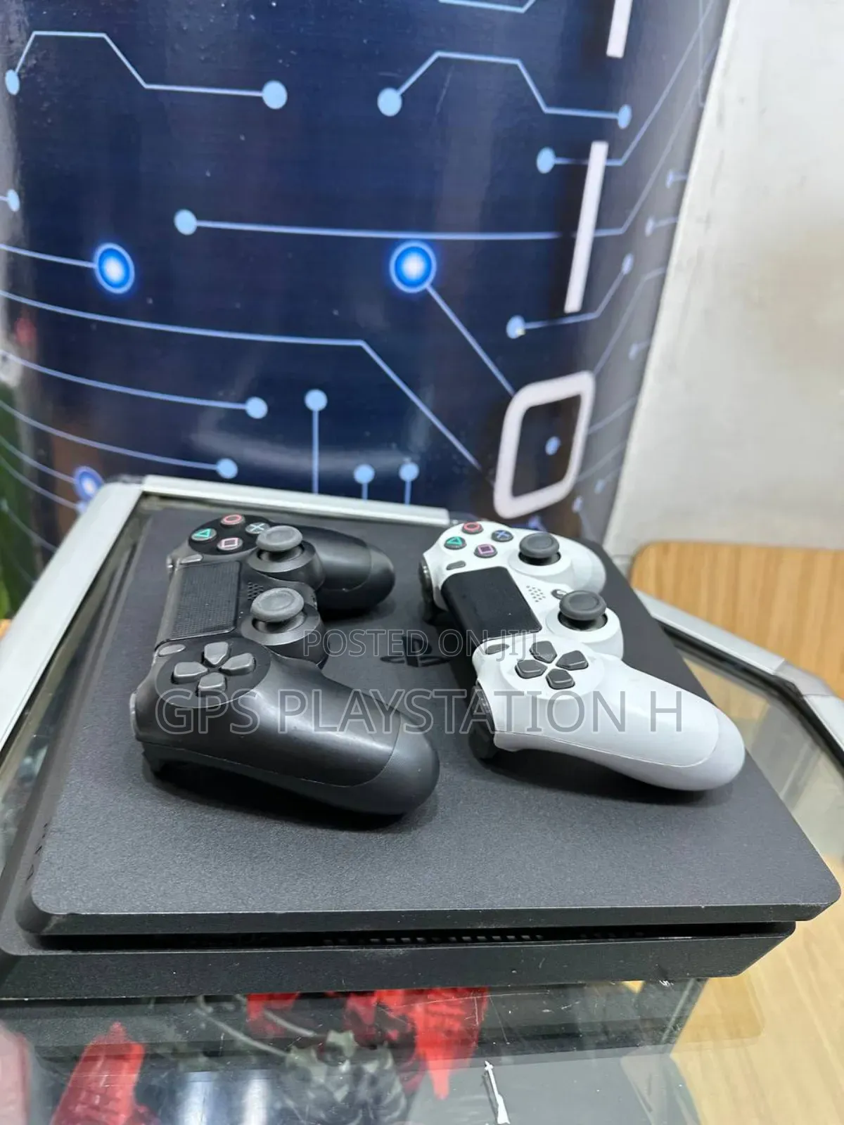 Playstation 4 Slim Jealbreak ዱባይ Used