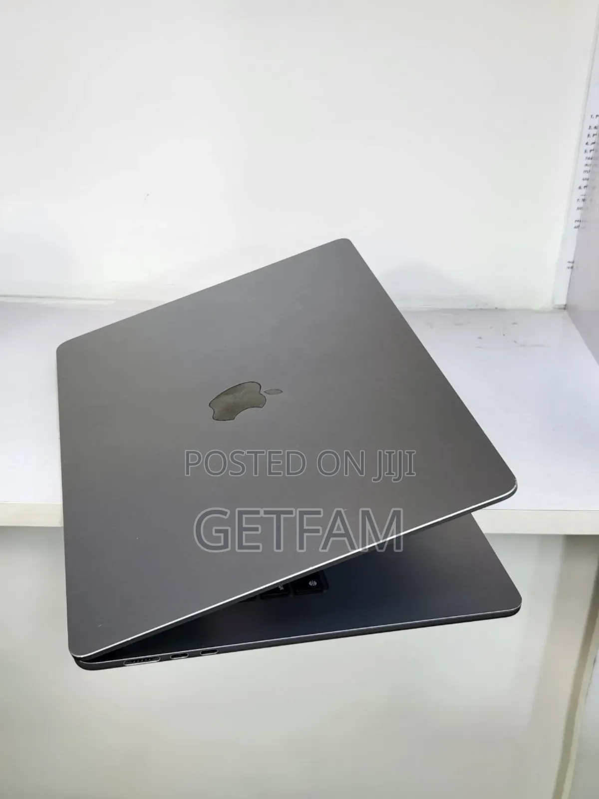New Laptop Apple MacBook Air 2022 M2 16GB Apple M2 SSD 256GB