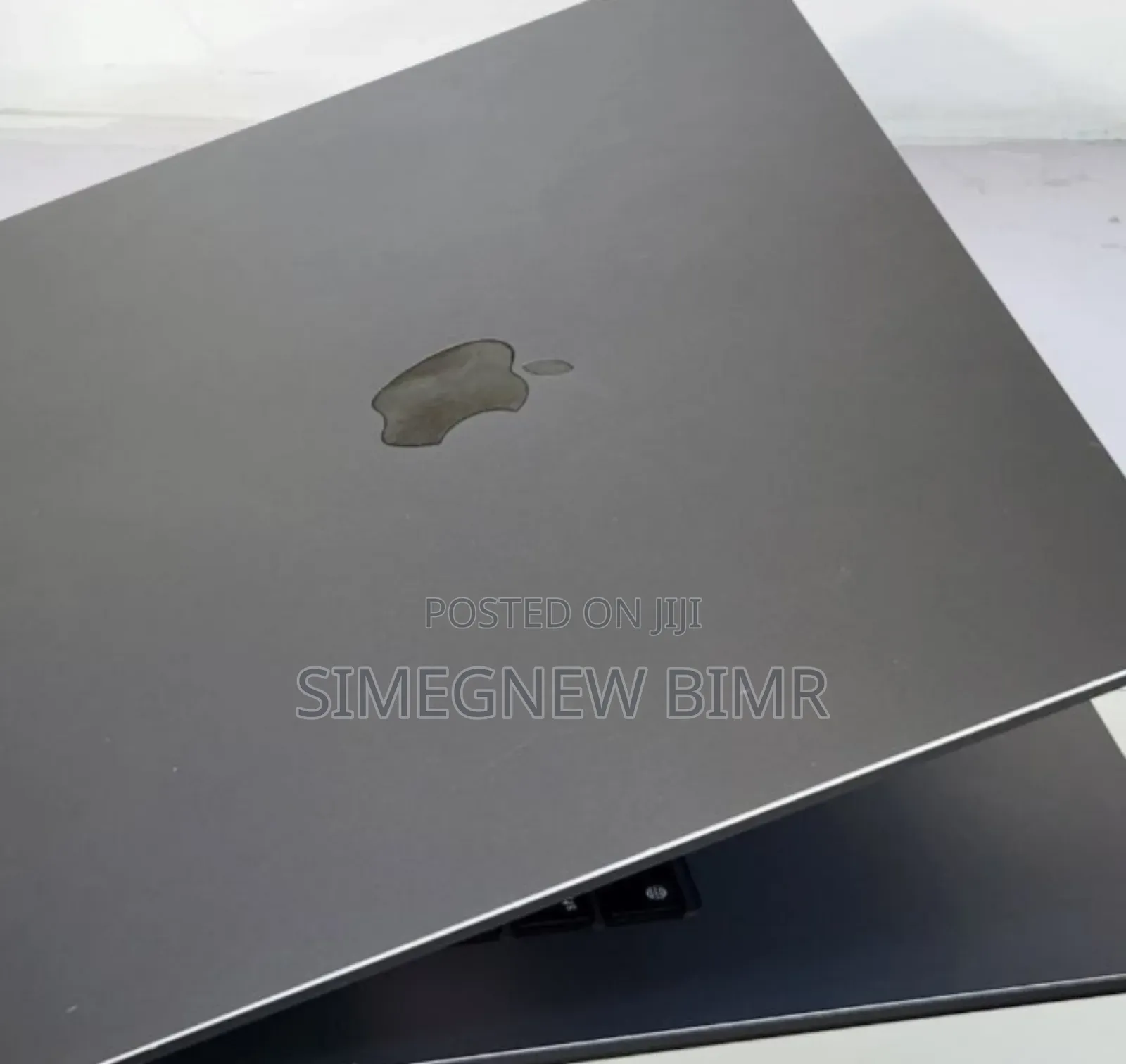 New Laptop Apple MacBook Air 2022 M2 8GB Apple M2 SSD 256GB