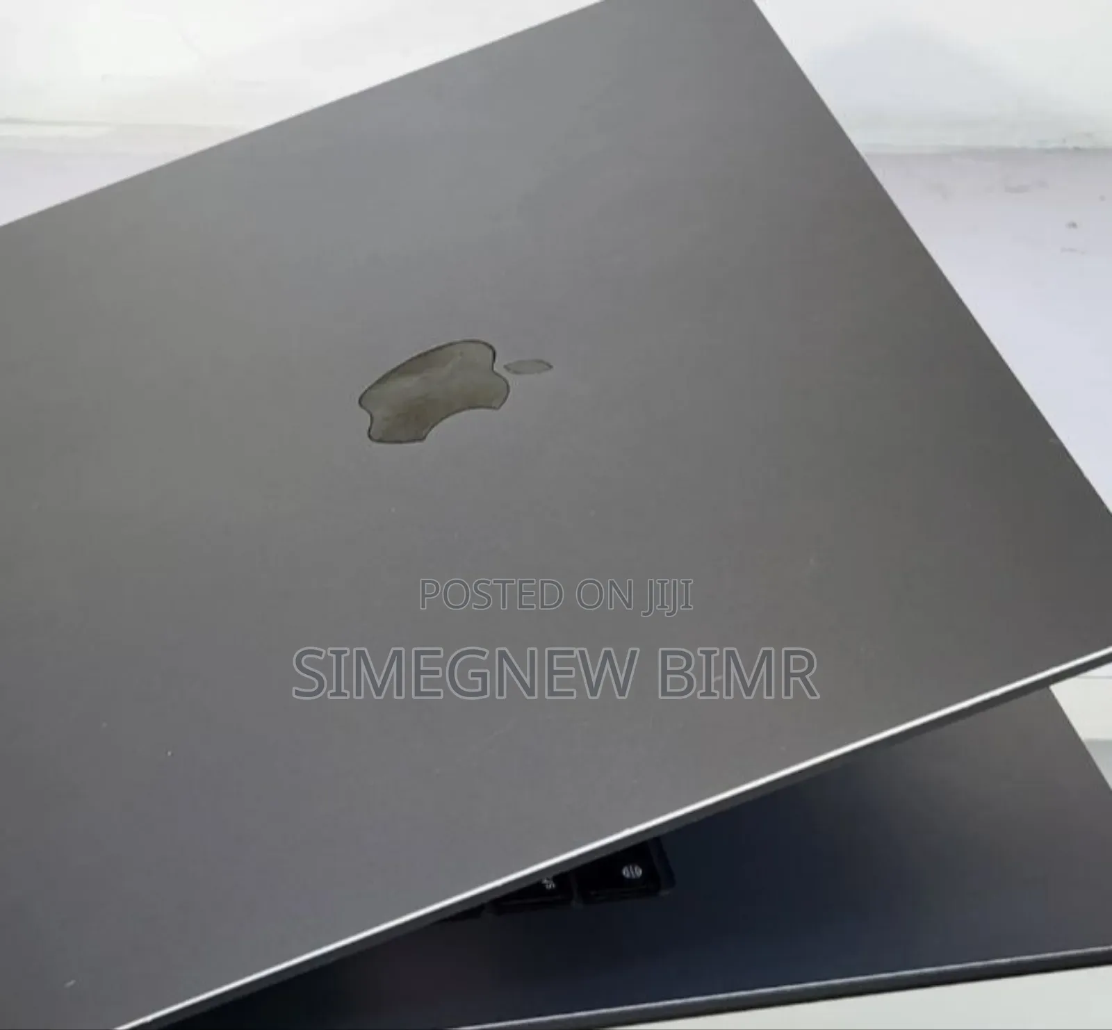 New Laptop Apple MacBook Air 2022 M2 8GB Apple M2 SSD 256GB