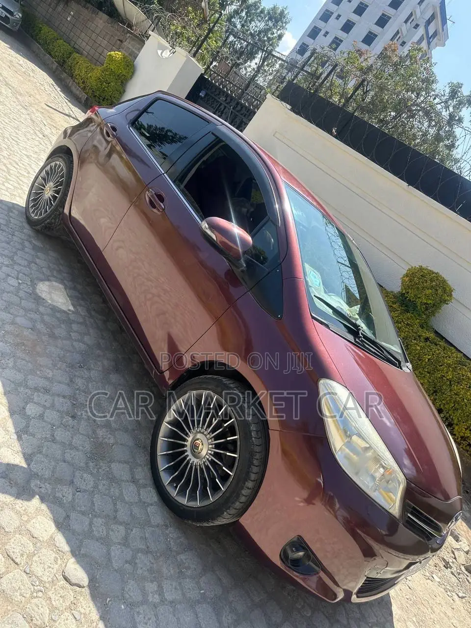 Toyota Yaris L Hatchback 5dr 2012 Burgundy