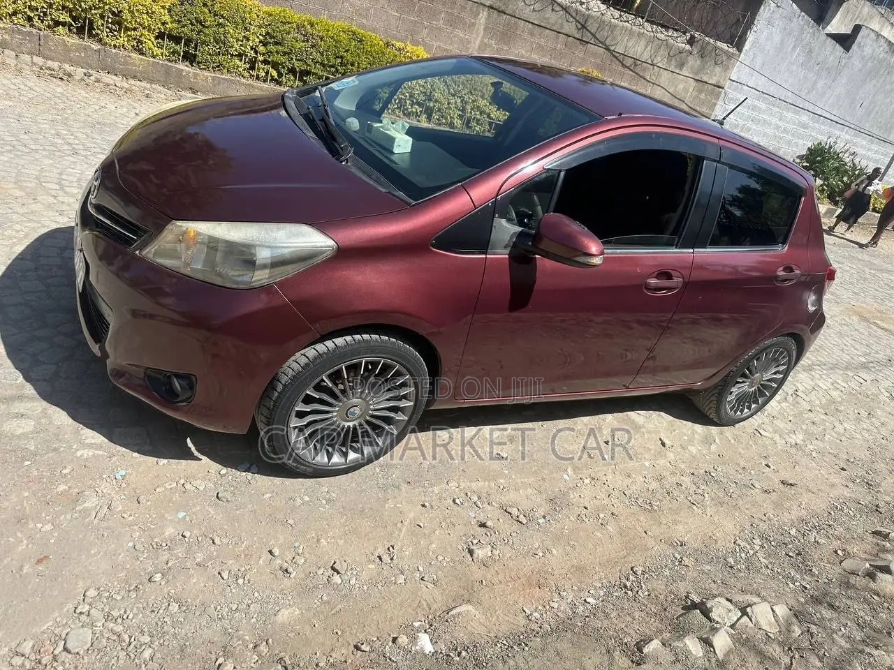 Toyota Yaris L Hatchback 5dr 2012 Burgundy