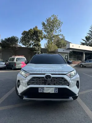 Photo - Toyota RAV4 2021 White