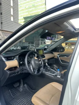 Toyota RAV4 2021 White