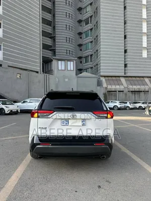 Toyota RAV4 2021 White