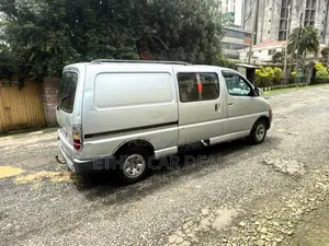 Toyota HiAce 2005 Silver