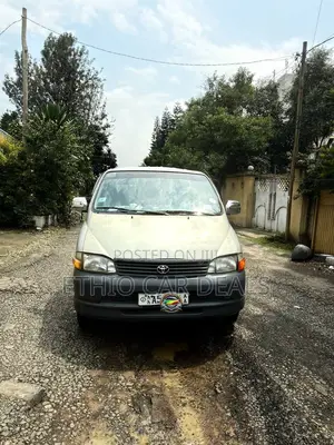 Photo - Toyota HiAce 2005 Silver