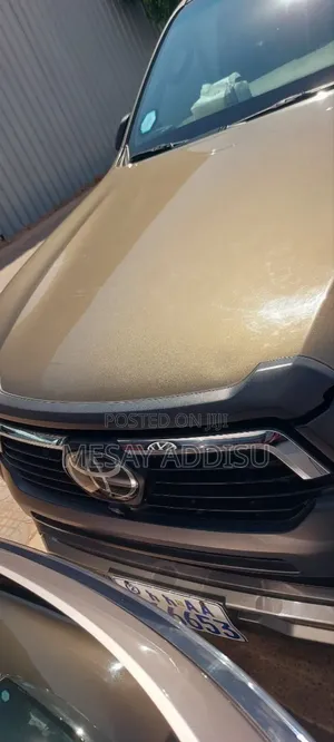 Toyota Hilux 2022 Gray