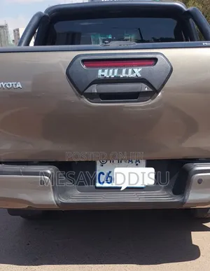 Toyota Hilux 2022 Gray