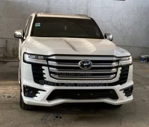 Photo - Toyota Land Cruiser 2023 White