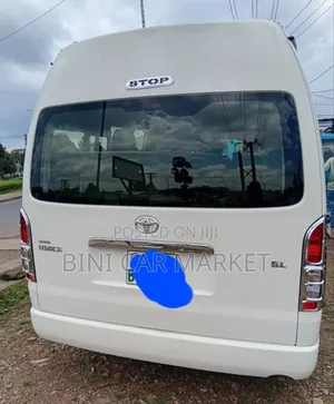 Toyota HiAce 2021 White