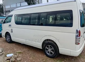 Toyota HiAce 2021 White