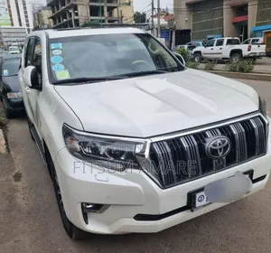 Photo - Toyota Land Cruiser 2022 White