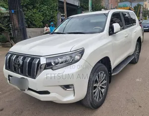 Toyota Land Cruiser 2022 White
