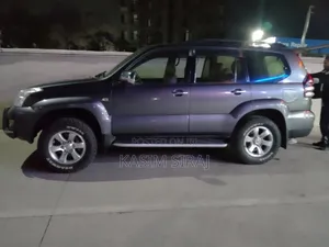 Photo - Toyota Land Cruiser Prado 3.0 D-4D 5dr 2007 Gray