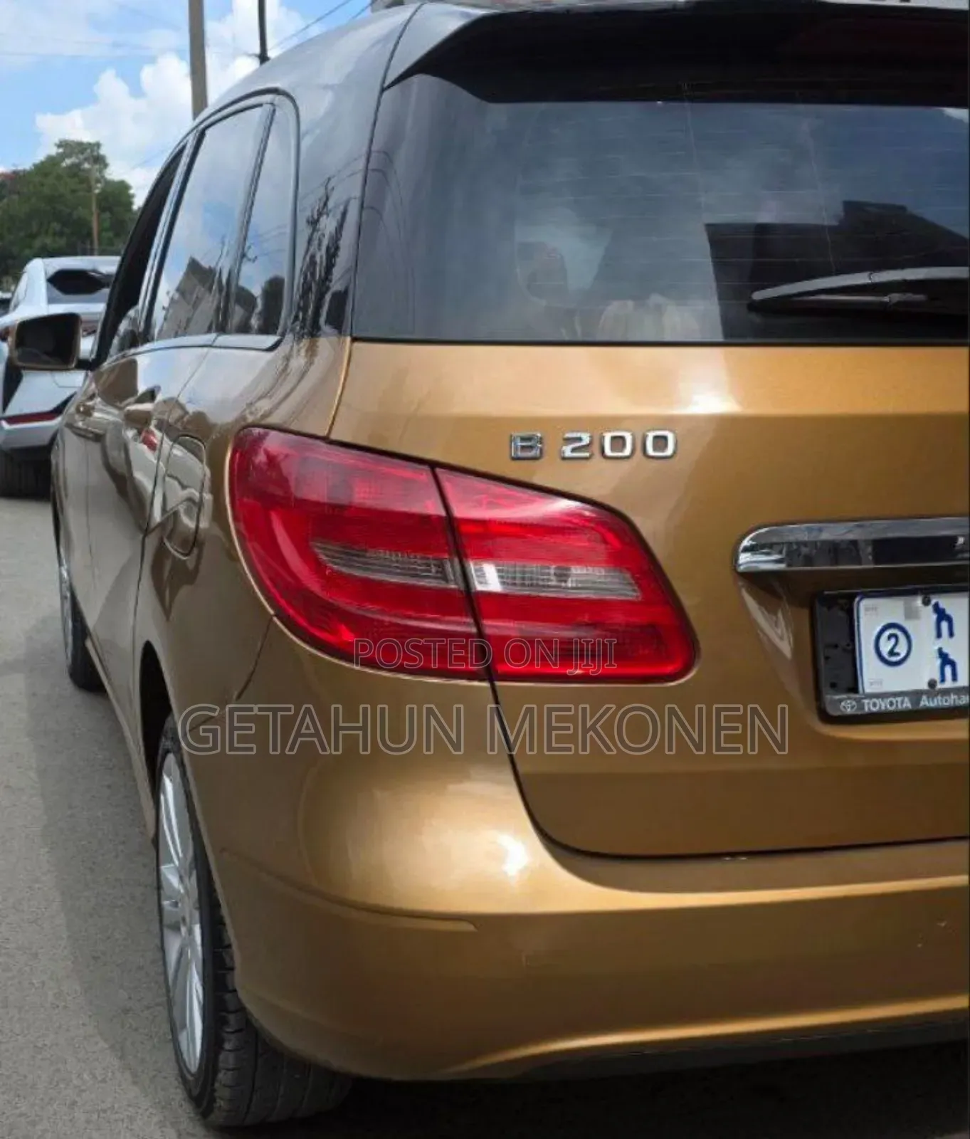Mercedes-Benz C200 2014 Gold