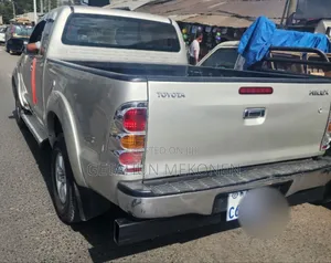 Toyota Hilux 2011 Gray