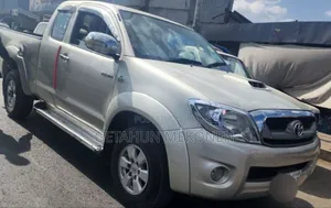 Toyota Hilux 2011 Gray