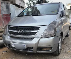 Photo - Hyundai Starex 2013 Gray