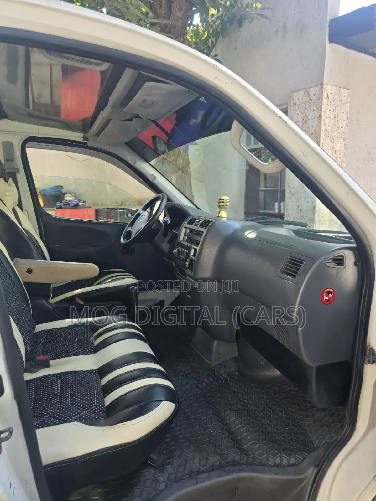 Toyota HiAce 2008 White