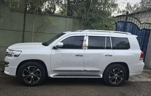 Photo - Toyota Land Cruiser 2021  White 