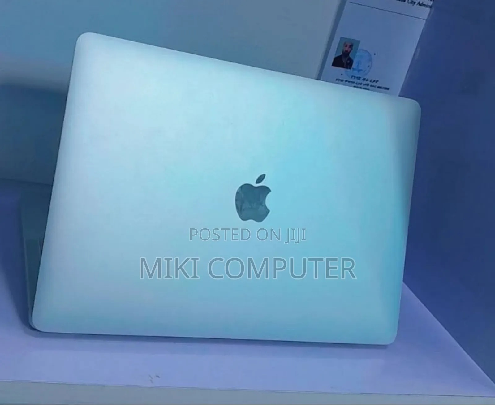 New Laptop Apple MacBook Pro 2022 M2 8GB Intel SSD 256GB