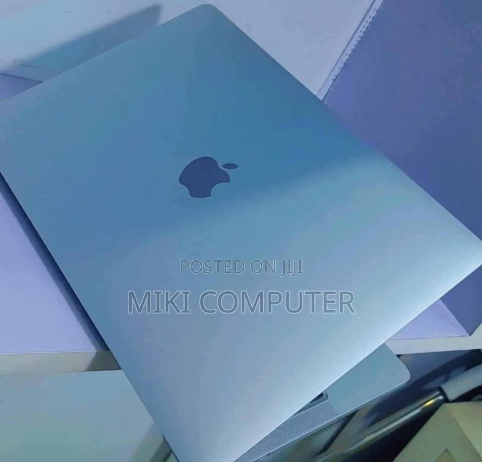 New Laptop Apple MacBook Pro 2022 M2 8GB Intel SSD 256GB