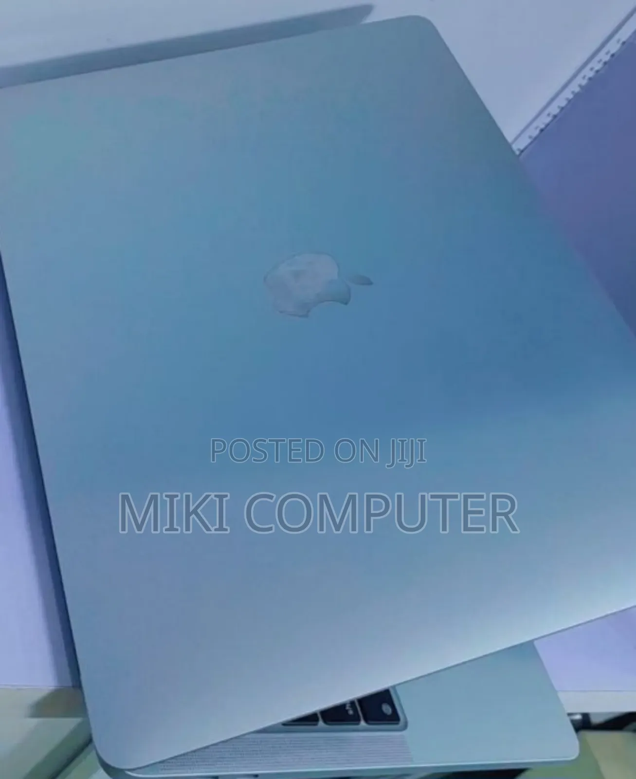 New Laptop Apple MacBook Pro 2022 M2 8GB Intel SSD 256GB