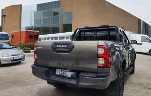 Toyota Hilux 2021 Green
