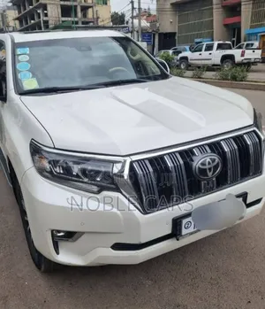 Photo - Toyota Land Cruiser Prado 2022 White