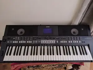 Photo - Yamaha Electronic Piano Psr-s650