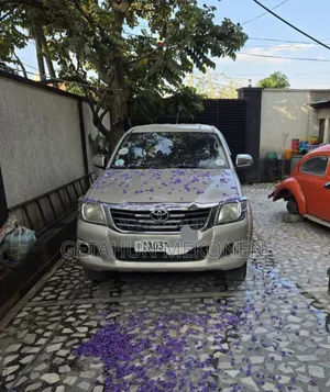Toyota Hilux 2014 Gold