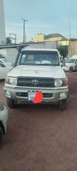 Toyota Land Cruiser 2013 White