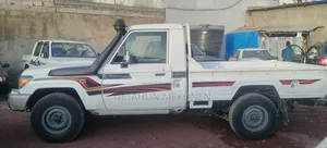 Toyota Land Cruiser 2013 White