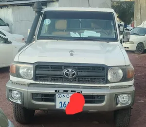 Photo - Toyota Land Cruiser 2013 White