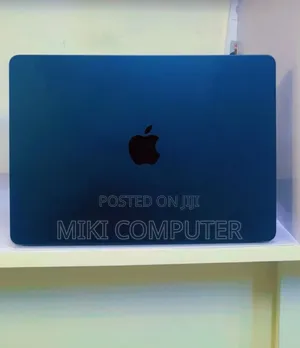 Photo - New Laptop Apple MacBook Air 2022 M2 16GB Intel SSD 256GB