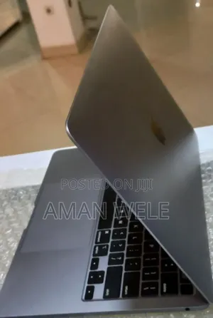 Photo - New Laptop Apple MacBook Pro M1 8GB Apple M1 Pro SSD 256GB