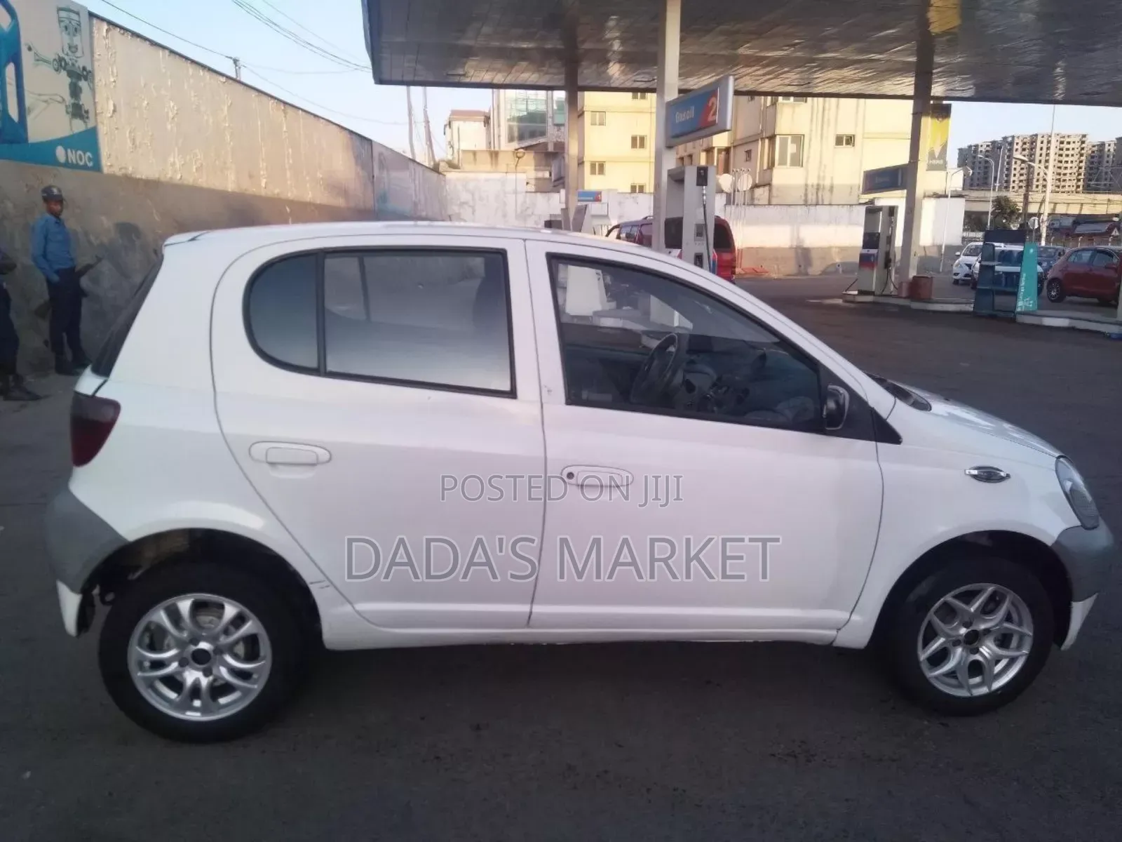 Toyota Vitz 2000 White