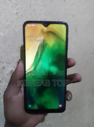 Photo - Samsung Galaxy A30 64 GB Black
