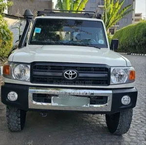 Toyota Land Cruiser 2014 White