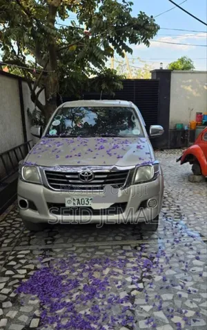 Toyota Hilux 2014 Silver