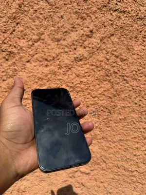 Apple iPhone 16e 128 GB Black