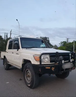 Photo - Toyota Land Cruiser 2018 White