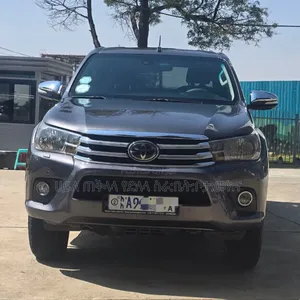 Photo - Toyota Hilux 2018 Gray
