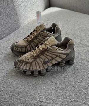 Nike Shox Tl Sneakers in a Khaki